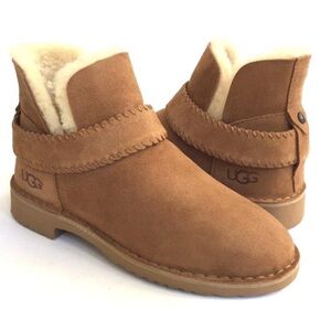 UGG•7•McKay Booties•Chestnut Suede~Shearling•Chelsea Styling meets UGG Comfort!